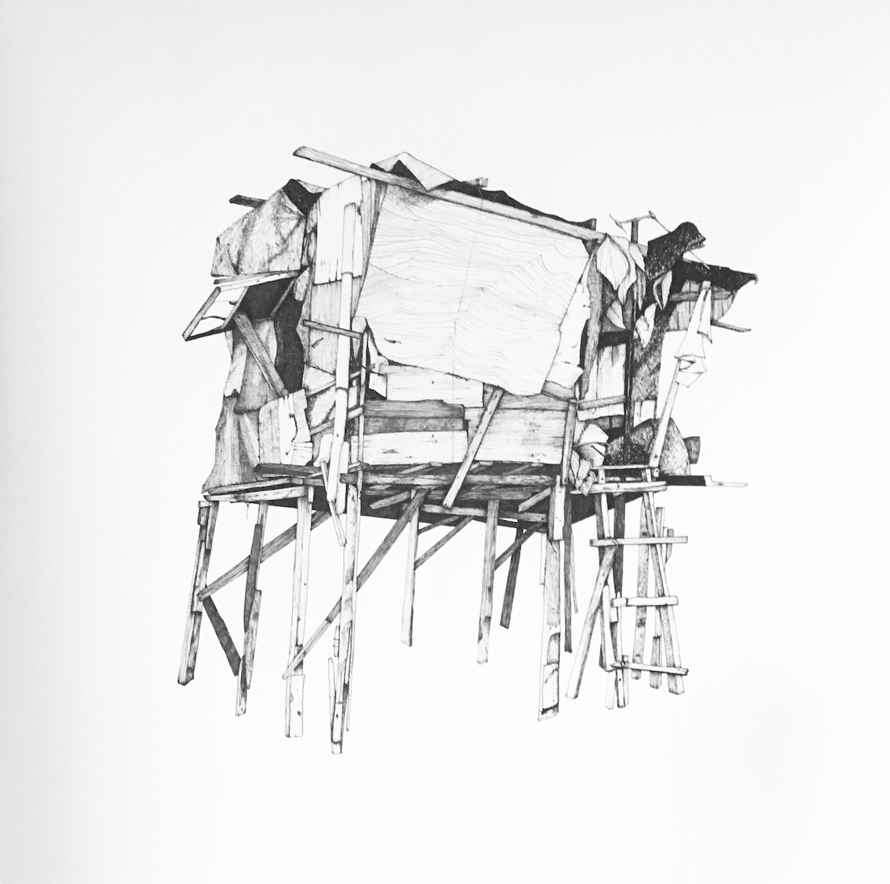 Dessin à l'encre micro-pigment d'une cabane faite de planches et de tissus, sur pilotis