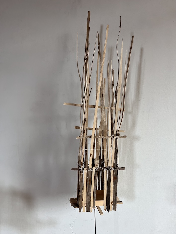 Sculpture de cabane en bois de cagette